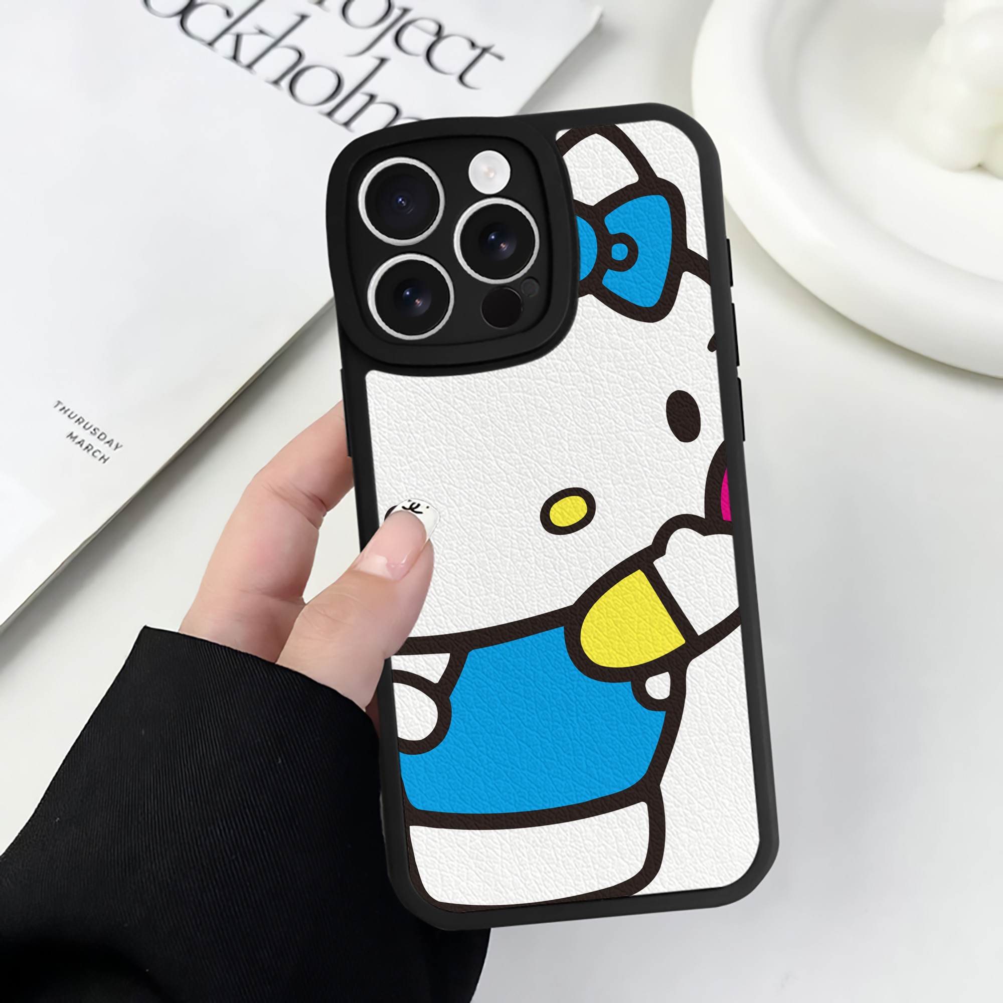 （画像用） Hello Kitty ハローキティ 【iPhone 16シリーズ対応】シリコンスマホケース（レザー調） 材質：シリコン